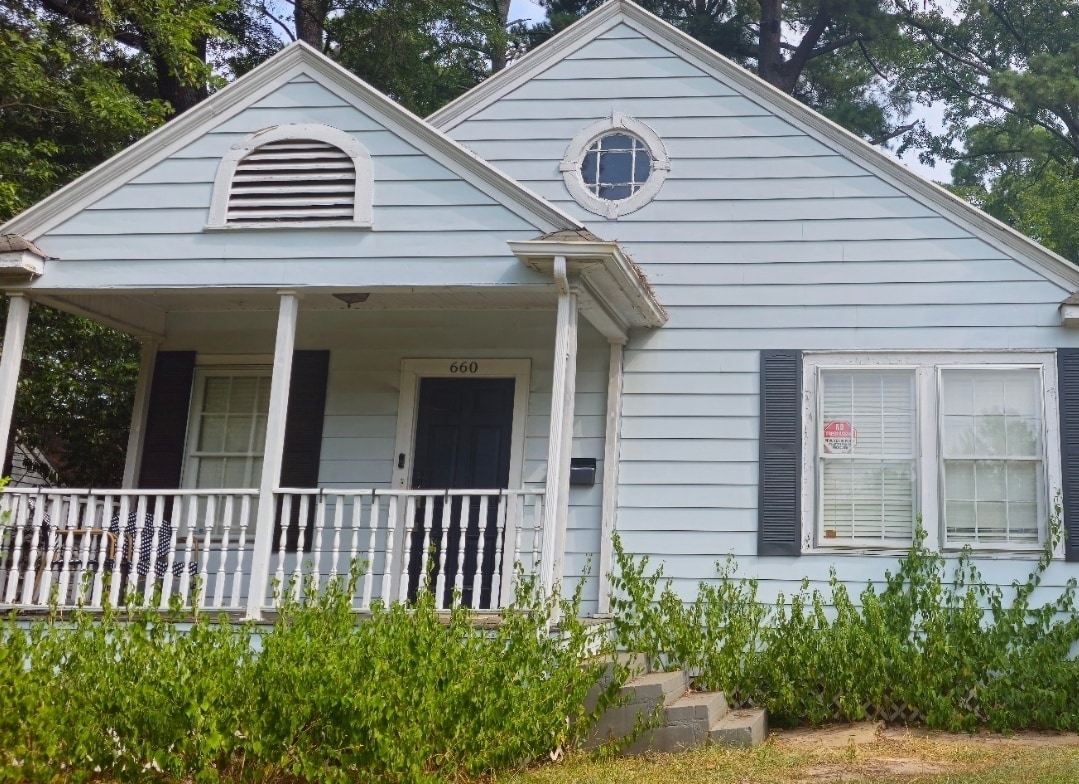 Primary Photo - 660 Dalzell St