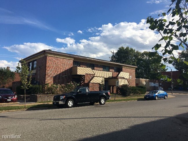 Building Photo - 6705 Bradley Ave
