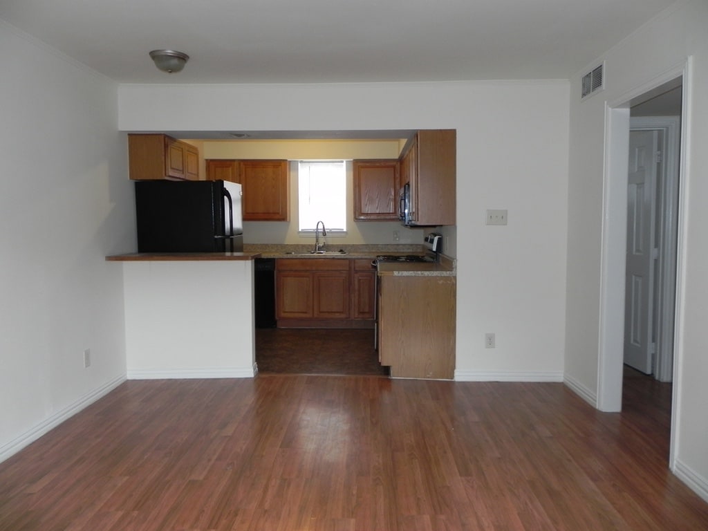 Primary Photo - 1728 N Fitzhugh Ave