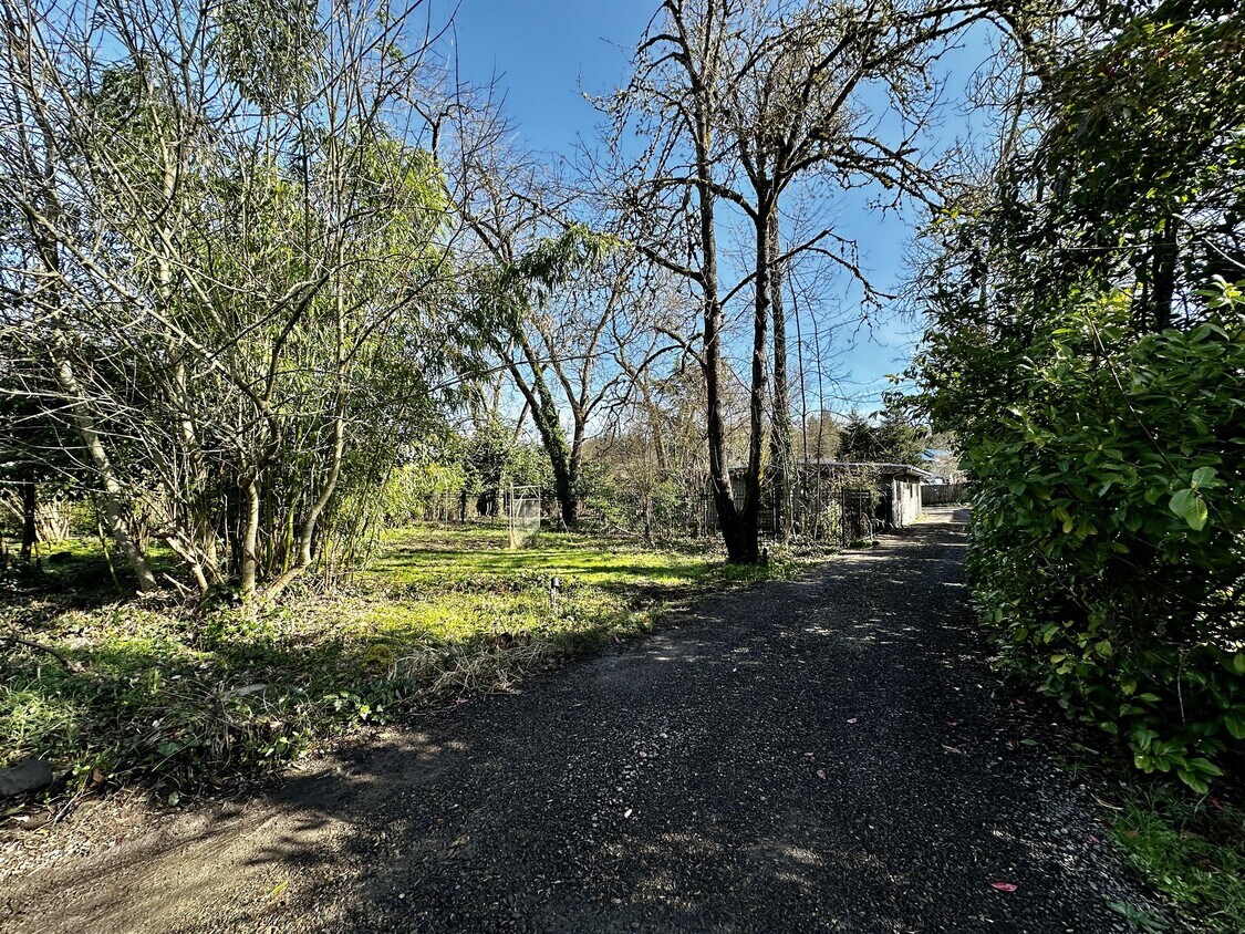 Primary Photo - 2529 Riverview St