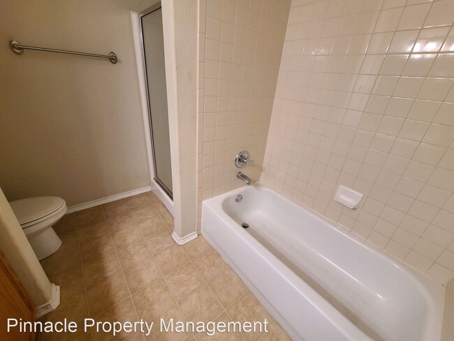 Building Photo - 3 br, 2.5 bath House - 4445 Oak Grove