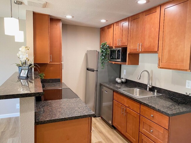 1 bed/1 bath with washer/ dryer available 01/10/26. - The Court Apartments
