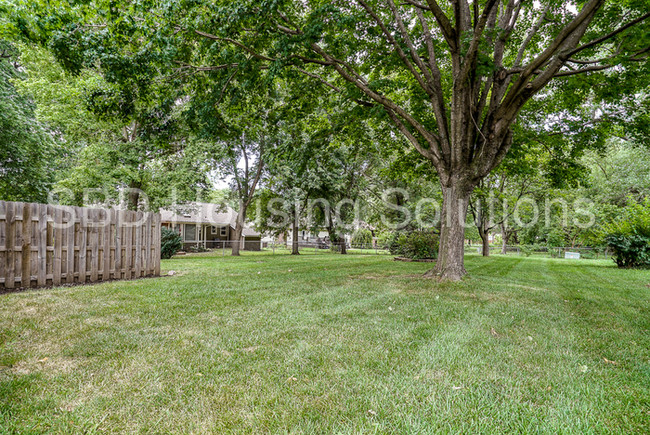 Building Photo - 10904 E 81st St