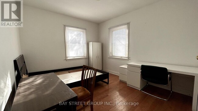 Building Photo - 36 Grandview Ave