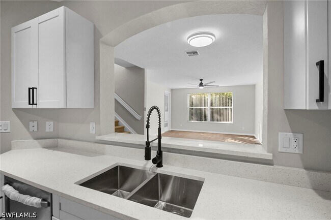 Foto del edificio - 9648 Roundstone Cir