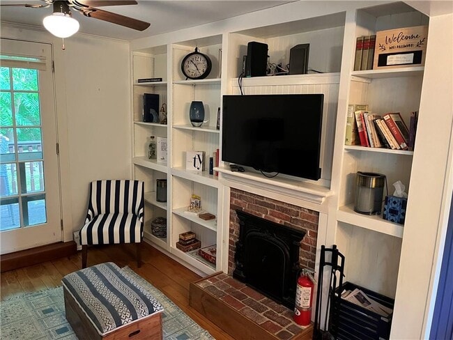 Foto del edificio - 381 3rd Beach Rd