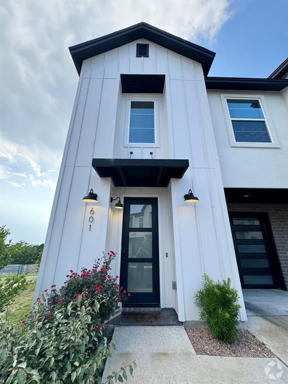 Building Photo - 12001 Vista Parke Dr
