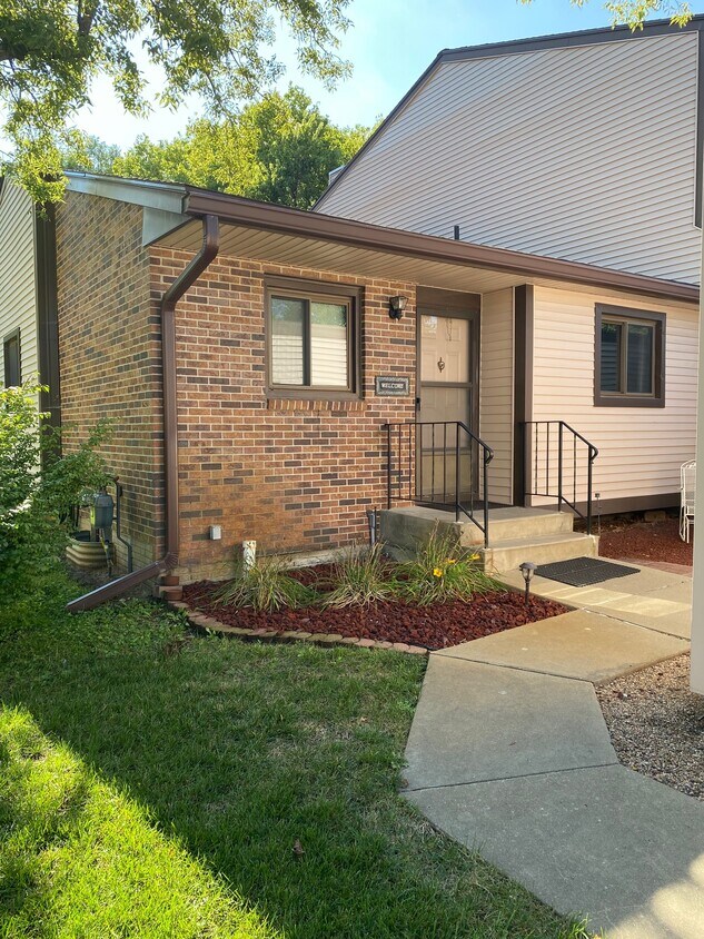 2339 Southwood Plz, Lincoln, NE 68512 Townhome Rentals in Lincoln NE