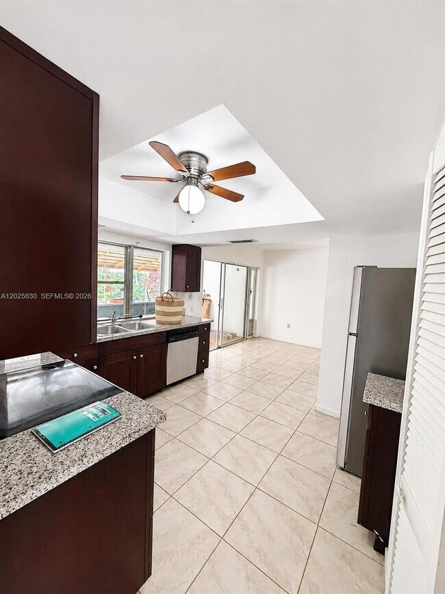 Foto del edificio - 6560 NW 25th St