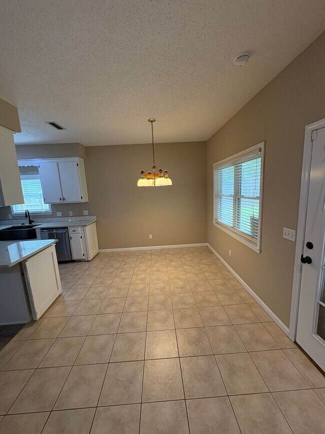 Foto del edificio - Available July!