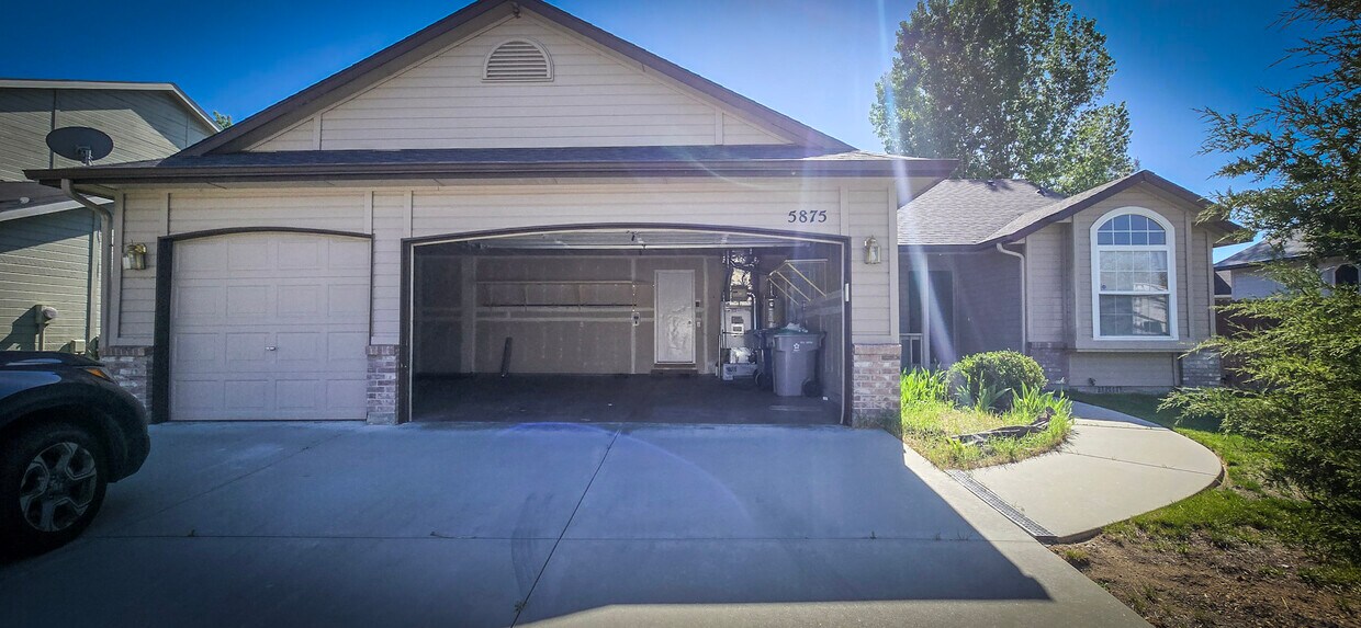 Primary Photo - 5875 S Hollyhock Way
