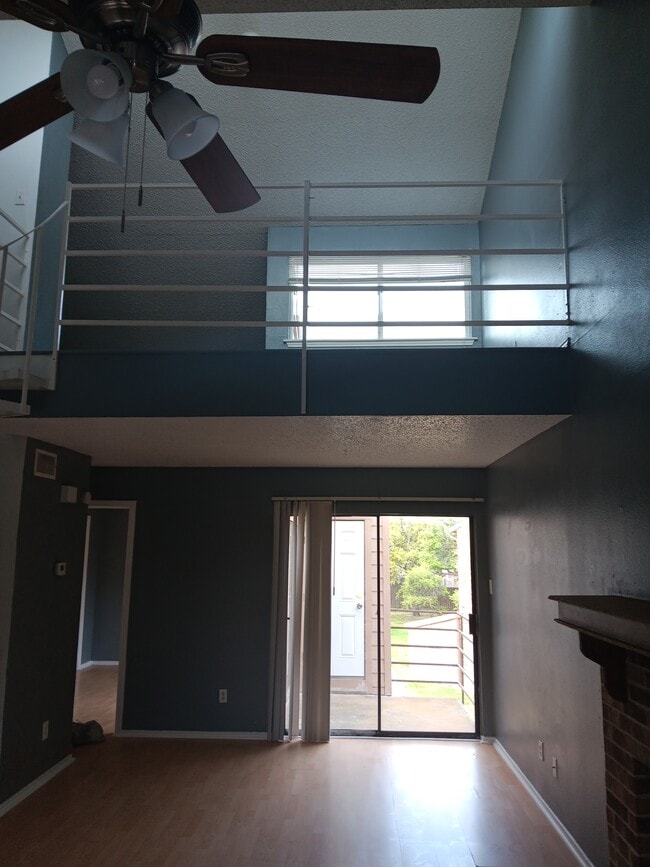 Mucho espacio - 7122 Premont Dr