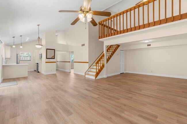 Building Photo - 182 Maplecrest Cir