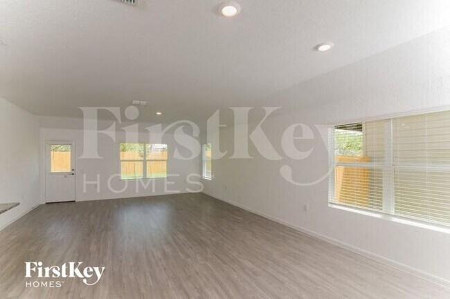 Foto del edificio - 4403 Meadowland Pl