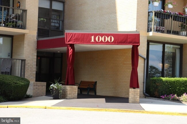 Building Photo - 666 W Germantown Pike