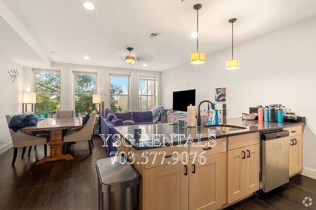 Building Photo - 1435 Tremont St