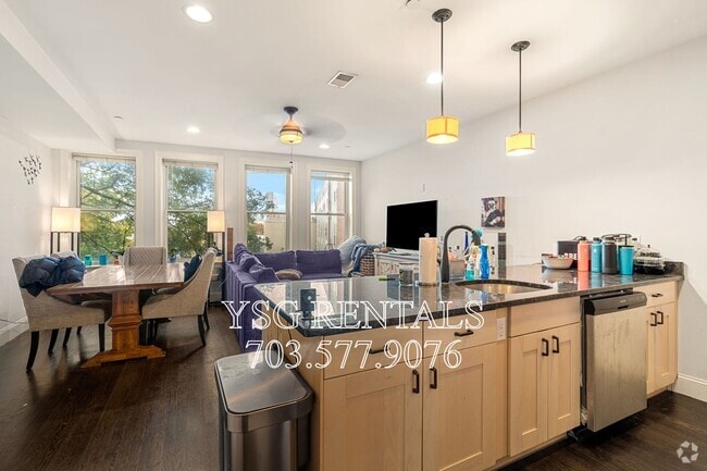 Building Photo - 1435 Tremont St