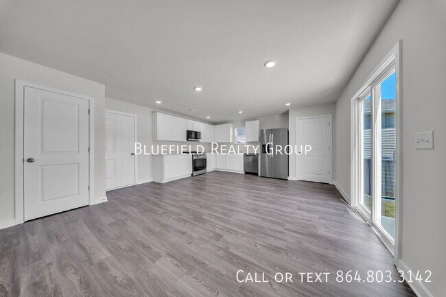 Building Photo - 161 Davis Dr