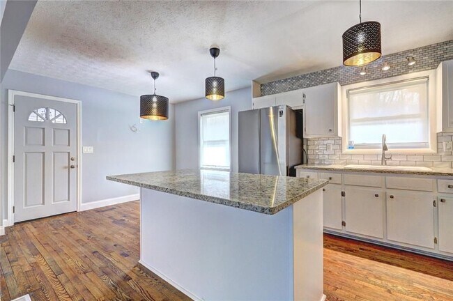 Foto del edificio - 667 Tara Cir SE