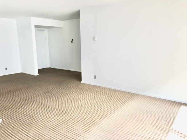 Building Photo - 1203 N Kings Rd