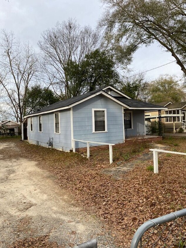 Primary Photo - A QUIET LITTLE HOME IN NORTH COLUMBUS