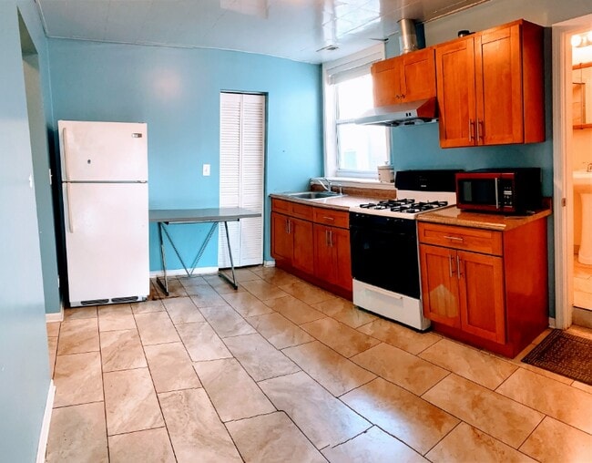 Photo - 254 W 31st St Apartment