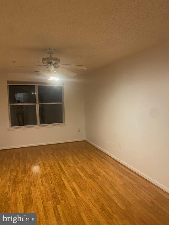 Building Photo - 10016 Vanderbilt Cir