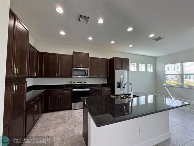 Building Photo - 13596 Spruce Pne Dr