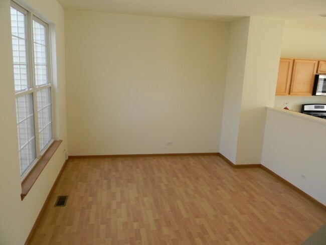 Building Photo - 1542 Sauganash Ct