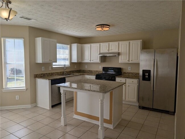 Building Photo - 347 Springhaven Way SE
