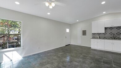 Building Photo - 542 Thorain Blvd