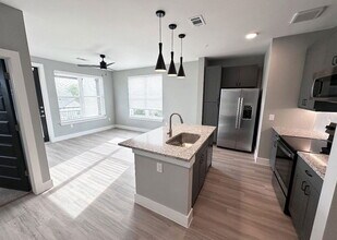 Building Photo - 5005 E Parmer Ln