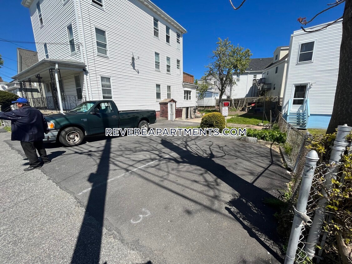 17 Bosson St Unit 3, Revere, MA 02151 Room for Rent in Revere, MA