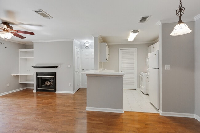 Foto del edificio - 625 Granville Ct