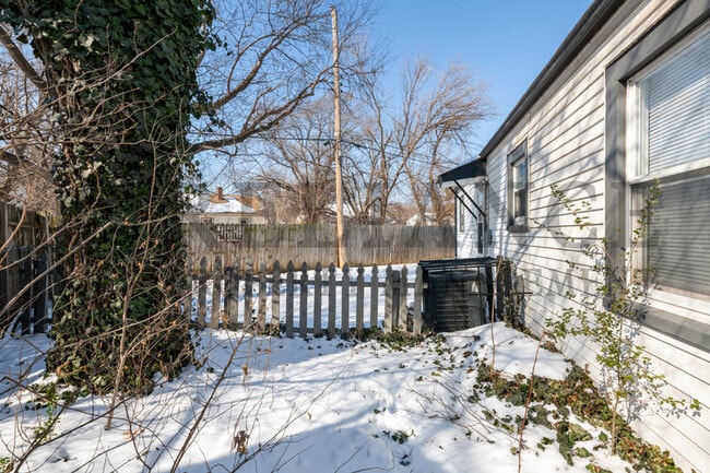 Foto del edificio - 4825 E Pine St