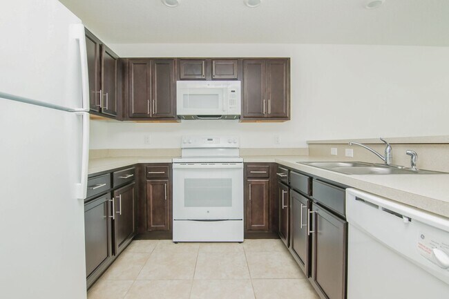 Foto del edificio - MOVE IN BY 10/15 and RECEIVE 2 WEEKS OFF Y...
