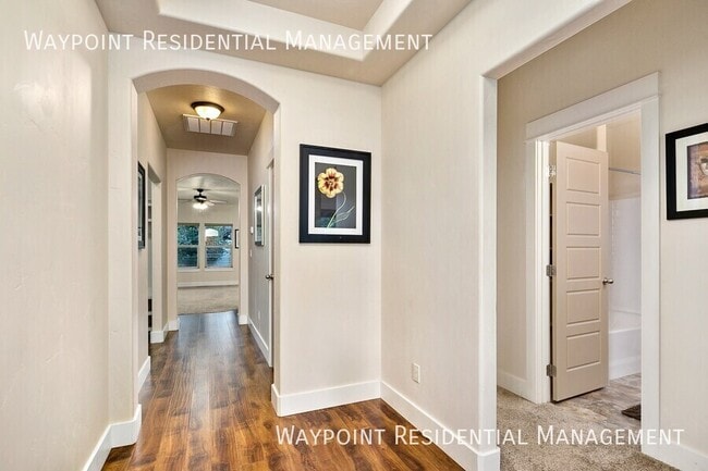 Building Photo - 2686 Vallin Ave N