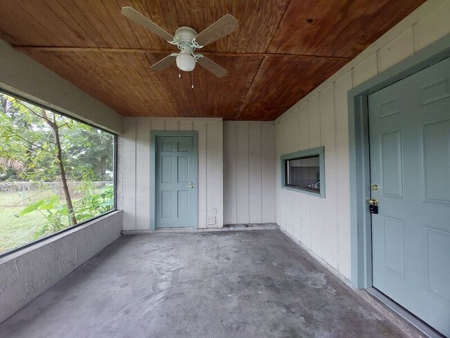 Foto del edificio - 5454 Lewellyn Rd