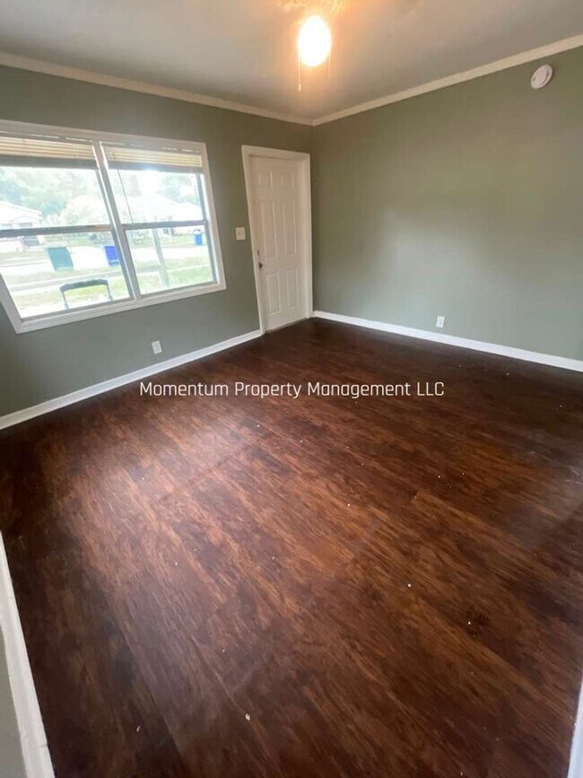 Building Photo - 1124 N Brunnell Pkwy