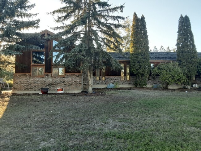 Building Photo - 3943 Stevensville River Rd