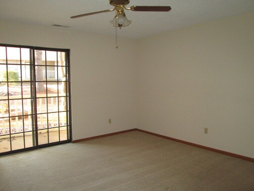 Building Photo - 3410 Chisholm Rd