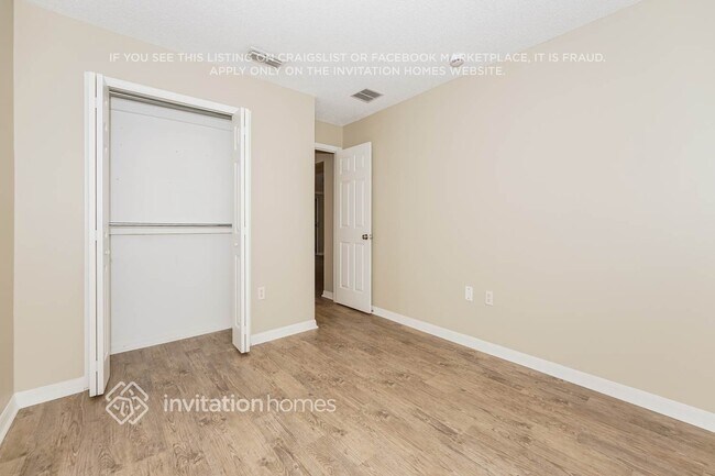 Foto del edificio - 7314 Carillon Ave
