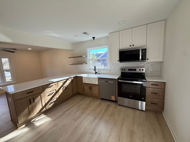 Brand new kitchen with open floor plan and breakfast bar. - 113 Catoctin Cir NE