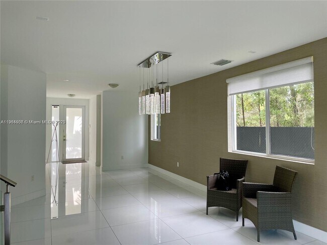 Foto del edificio - 6855 NW 103rd Ave