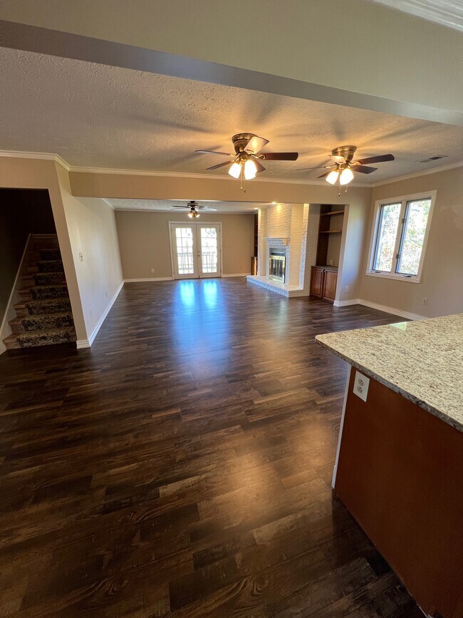 Building Photo - 3409 Fairway Dr