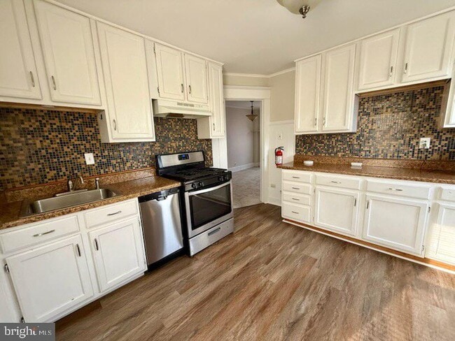 Foto del edificio - 404 W Broad St