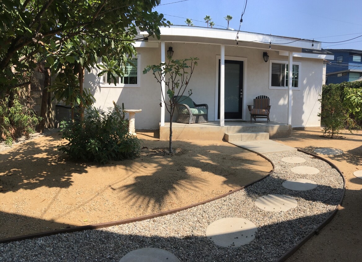 Primary Photo - 647 Santa Clara Ave