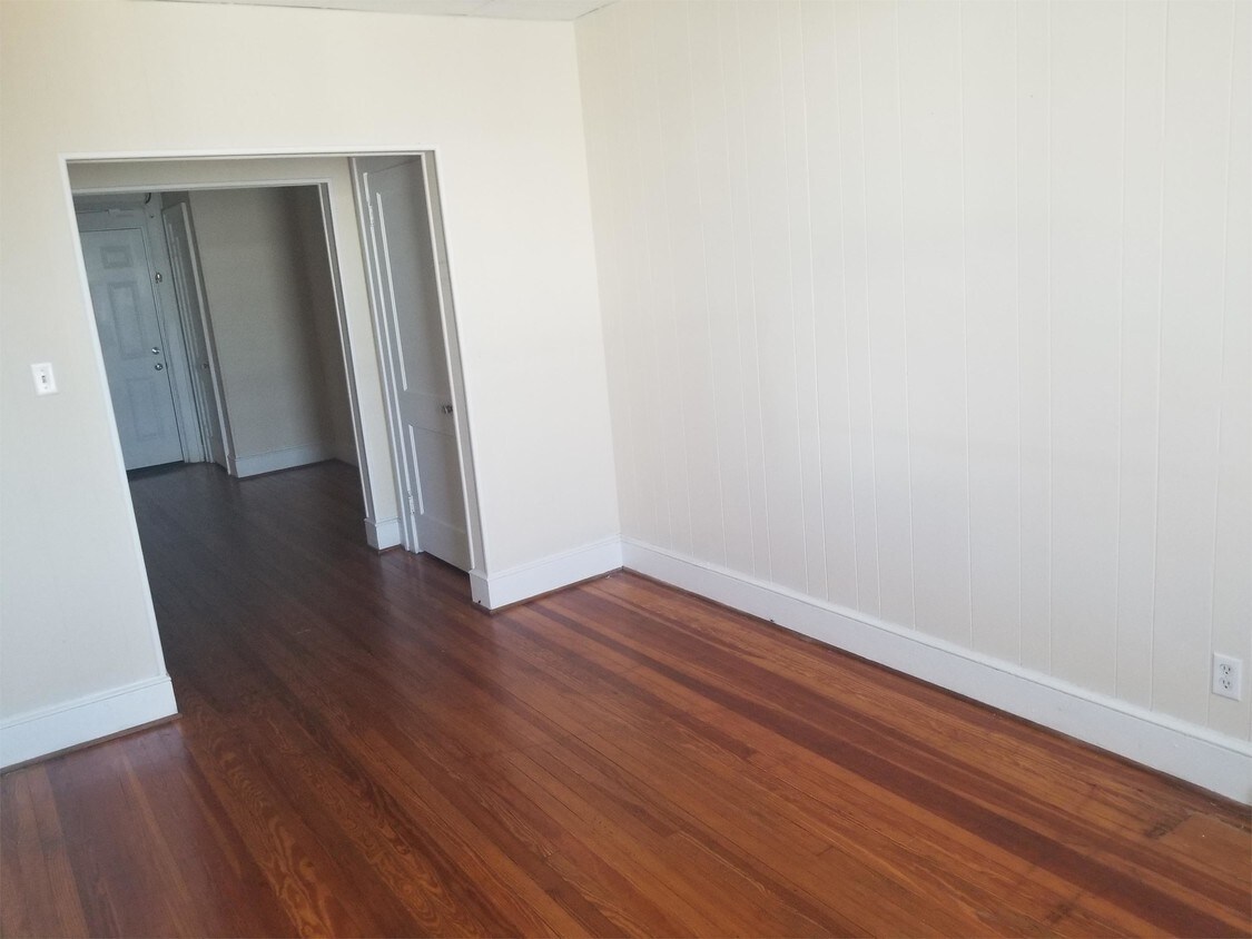 Foto del edificio - 117 E Main St