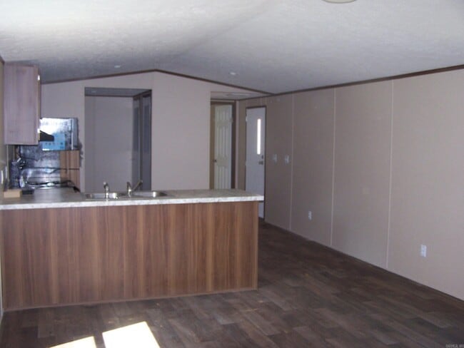 Building Photo - 148 Pine St