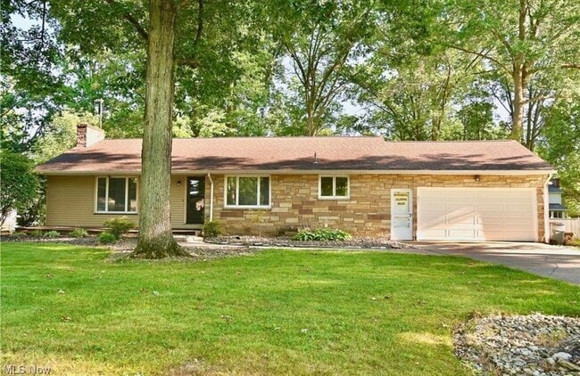 Building Photo - 365 Sleepy Hollow Dr